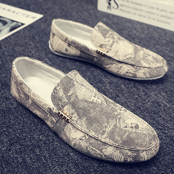 Alkalmi férfi mokaszinok textilből, fém elemmel