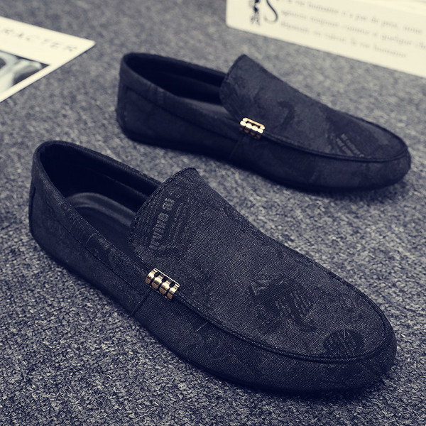 Alkalmi férfi mokaszinok textilből, fém elemmel