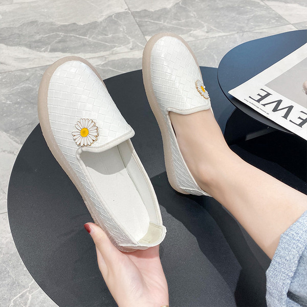 Női eco bőr mokaszin 3D elemmel