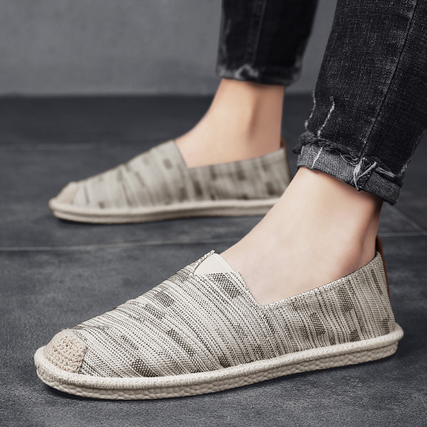 Modern férfi mokaszinok textilből, hálóval