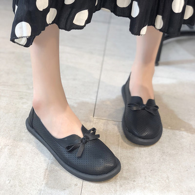 Légáteresztő női mokaszin szalaggal