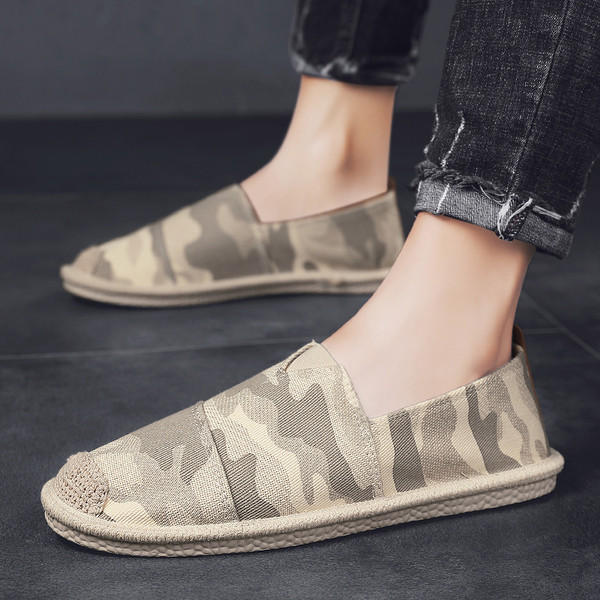 Terepszínű férfi mokaszin hálóval