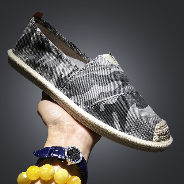 Terepszínű férfi mokaszin hálóval