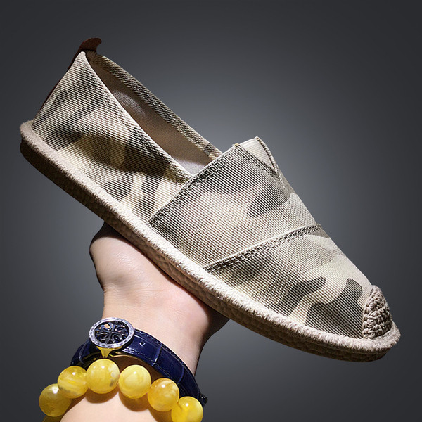 Terepszínű férfi mokaszin hálóval