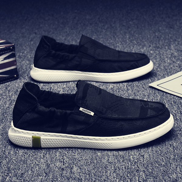 Tavaszi-nyári férfi mokaszinok nyomtatással