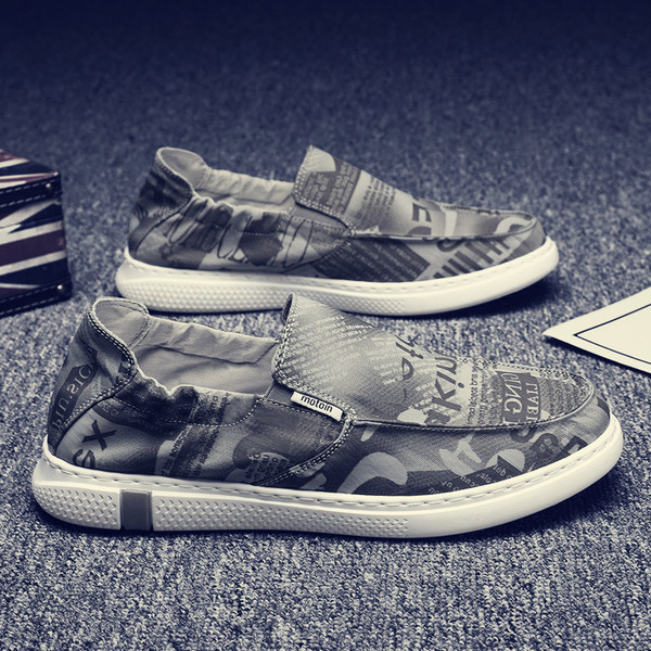 Tavaszi-nyári férfi mokaszinok nyomtatással