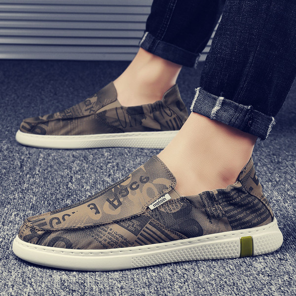 Tavaszi-nyári férfi mokaszinok nyomtatással