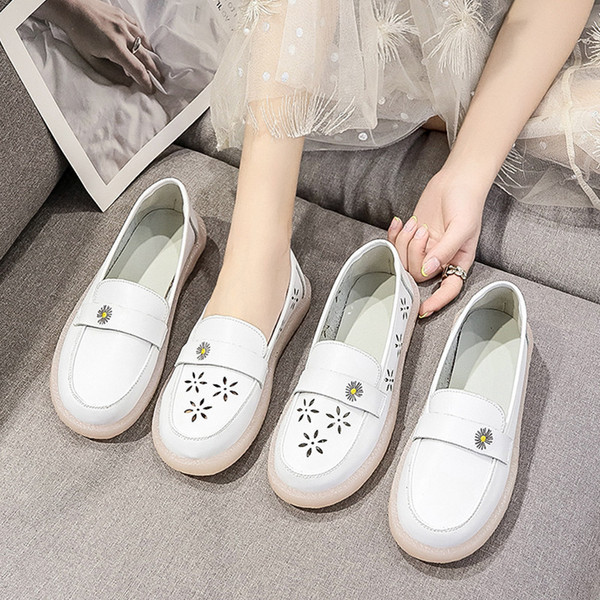 Modern női mokaszinok hímzéssel - két modell