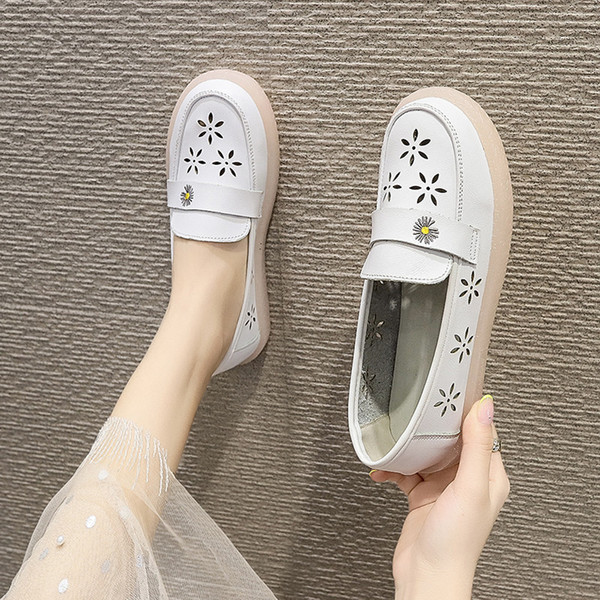 Modern női mokaszinok hímzéssel - két modell