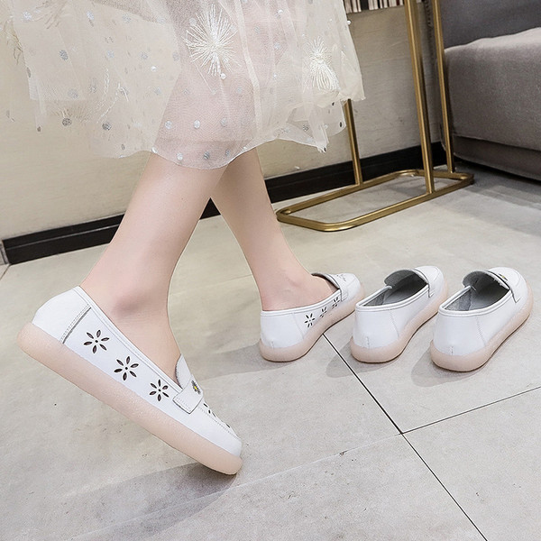 Modern női mokaszinok hímzéssel - két modell