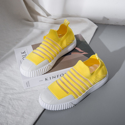 Női alkalmi mokaszinok hálóval és lapos talppal