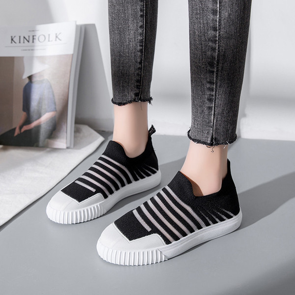 Női alkalmi mokaszinok hálóval és lapos talppal