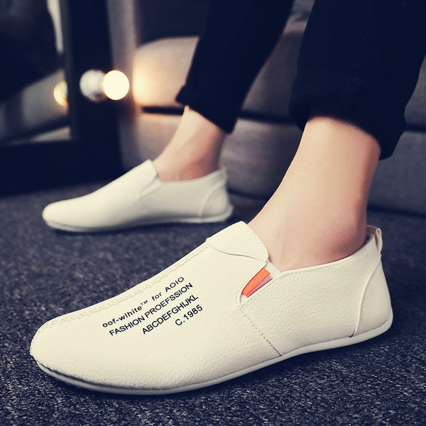 Öko-nahast moodsad meeste mokassiinid kirjaga