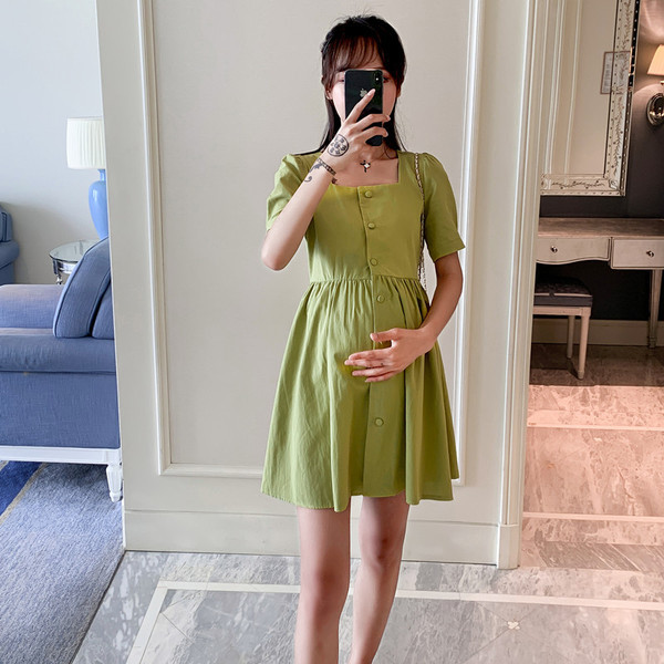 Aktualna haljina za trudnice četvrtastog dekoltea i kratkih rukava