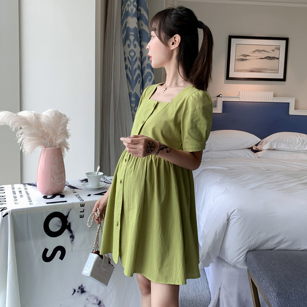 Aktualna haljina za trudnice četvrtastog dekoltea i kratkih rukava