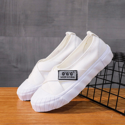 Alkalmi női mokaszin emblémával