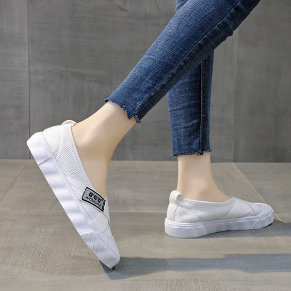 Alkalmi női mokaszin emblémával