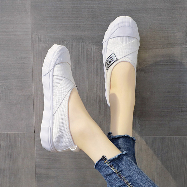 Alkalmi női mokaszin emblémával