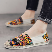 Alkalmi férfi mokaszin színes nyomattal