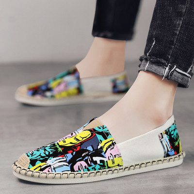 Alkalmi férfi mokaszin színes nyomattal