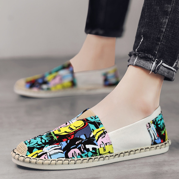 Alkalmi férfi mokaszin színes nyomattal