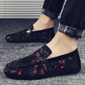 Modern textil mokaszinok fém elemmel