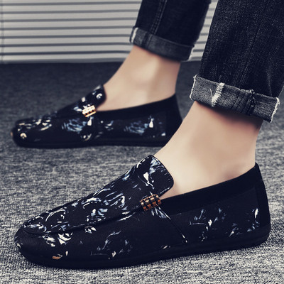 Modern textil mokaszinok fém elemmel