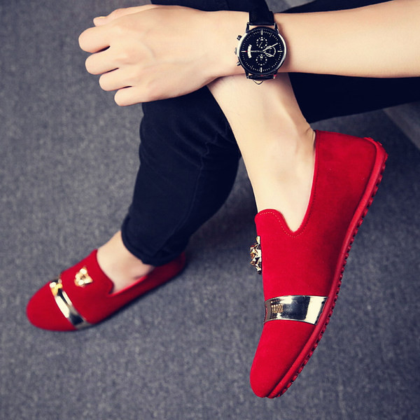 Öko velúrból készült férfi mokaszinok fém elemekkel