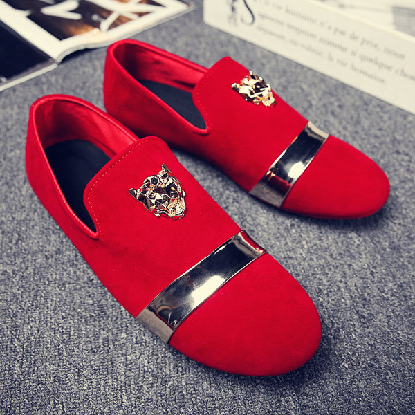 Öko velúrból készült férfi mokaszinok fém elemekkel