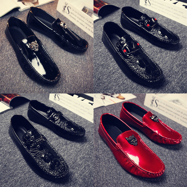 Lakkozott mokaszinok fém elemmel