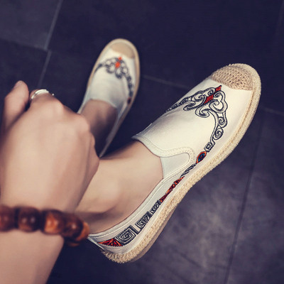 Férfi textil mokaszinok hímzéssel