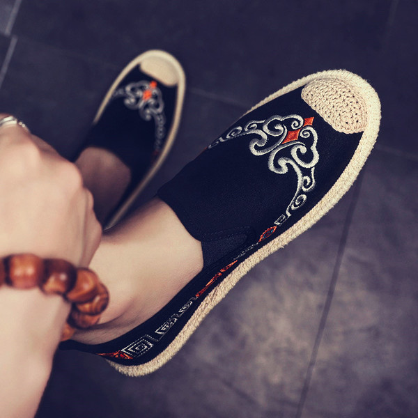 Férfi textil mokaszinok hímzéssel