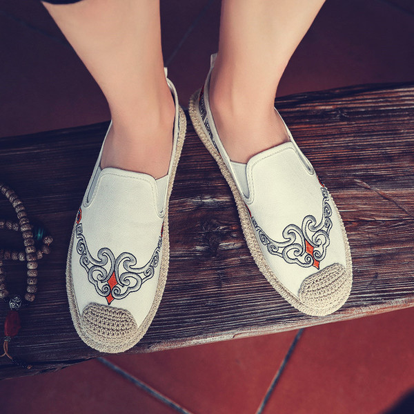 Férfi textil mokaszinok hímzéssel