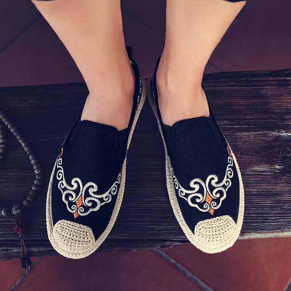 Férfi textil mokaszinok hímzéssel