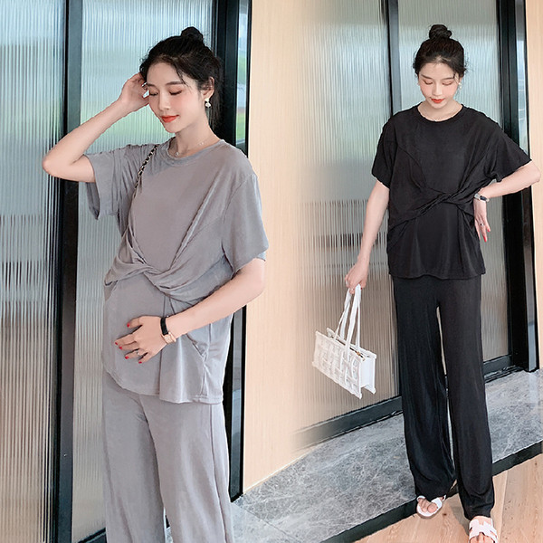 Kasdieninis rinkinys nėščiosioms, įskaitant marškinėlius ir plačias kelnes