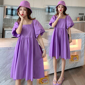 Szögletes nyakkivágású, széles ujjú ruha terhes nőknek