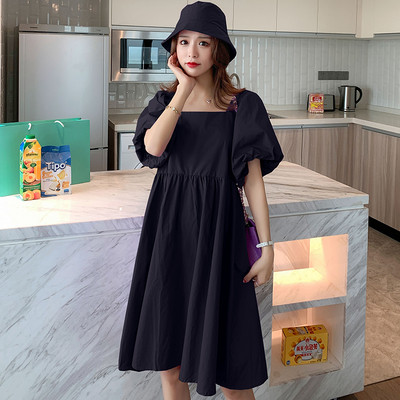 Szögletes nyakkivágású, széles ujjú ruha terhes nőknek