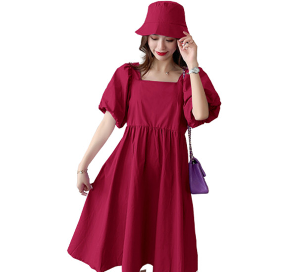 Szögletes nyakkivágású, széles ujjú ruha terhes nőknek