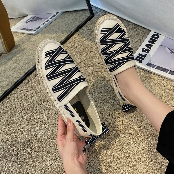 Γυναικείες μοκασίνια με κορδόνια