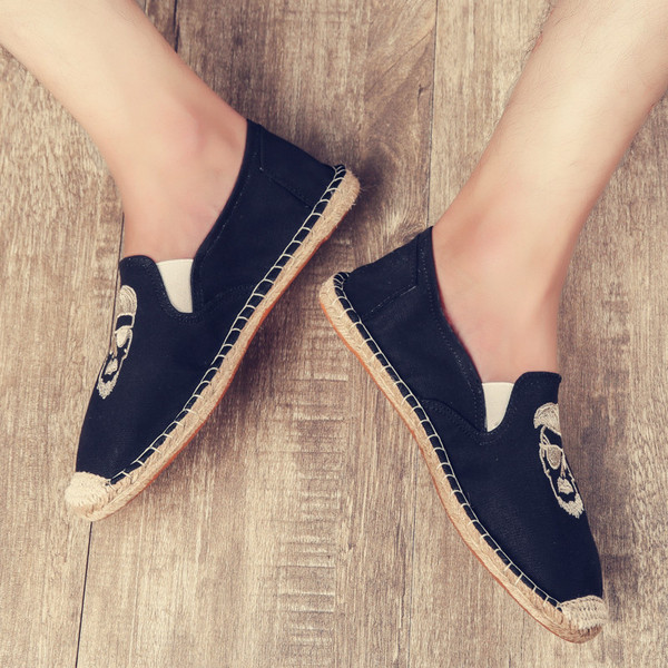 Ανδρικά μοκασίνια με κέντημα