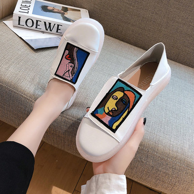 Eko bőrből készült alkalmi női mokaszinok hímzéssel