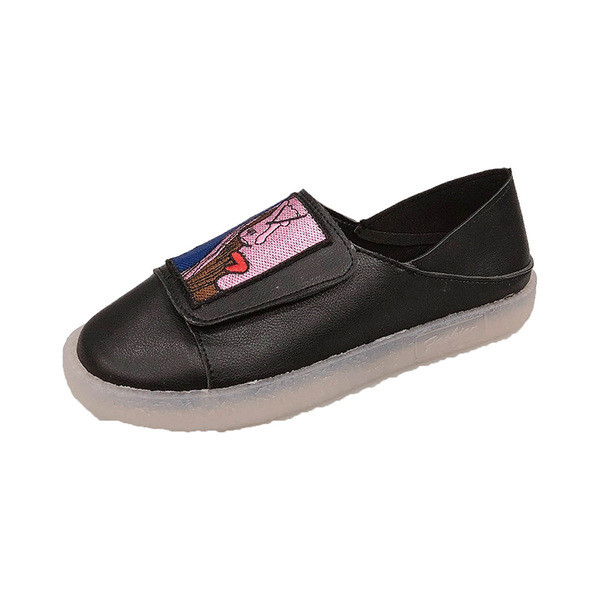 Eko bőrből készült alkalmi női mokaszinok hímzéssel