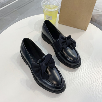 Modern női mokaszinok eko bőrből, szalaggal