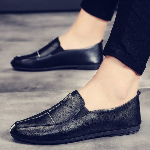 Κομψά έκοδερμάτινα μοκασίνια με μεταλλικό στοιχείο