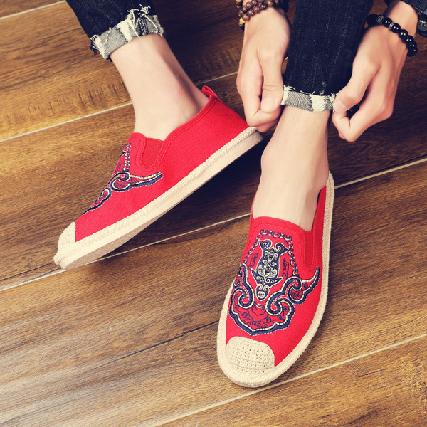 Férfi textil mokaszinok hímzéssel és hálóval