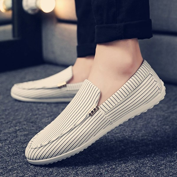 Fém elemes csíkos férfi mokaszin