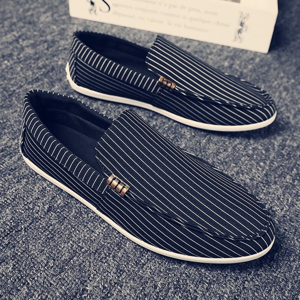 Fém elemes csíkos férfi mokaszin