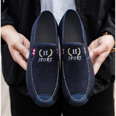 Kényelmes férfi mokaszin fekete és sötétkék színben