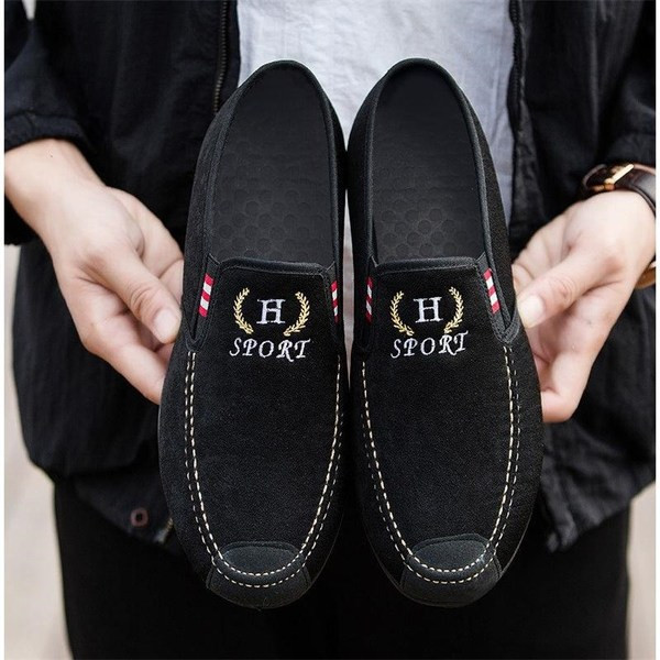 Kényelmes férfi mokaszin fekete és sötétkék színben