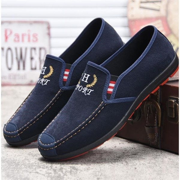 Kényelmes férfi mokaszin fekete és sötétkék színben